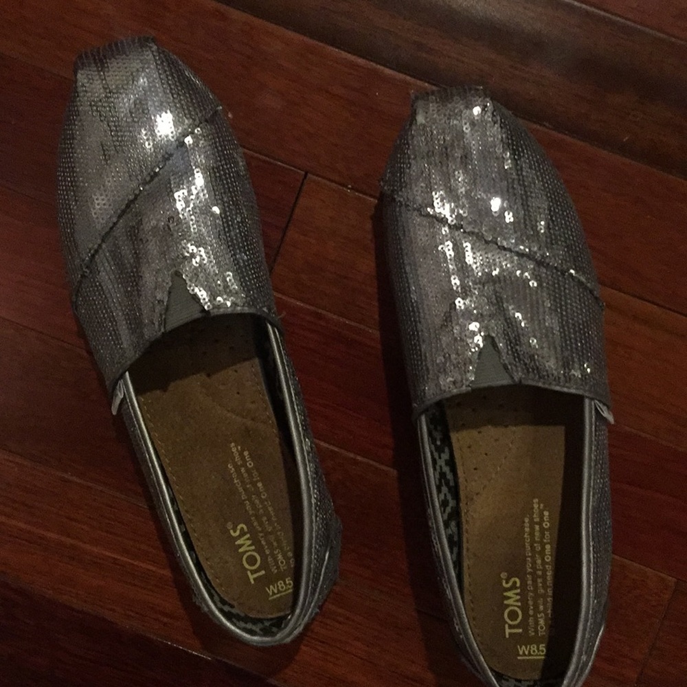 Toms